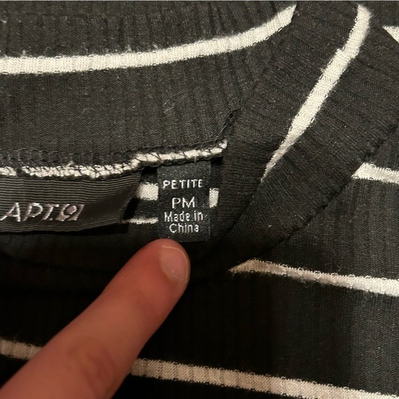 Apt. 9 women’s black striped tank top - Picture 5 of 5